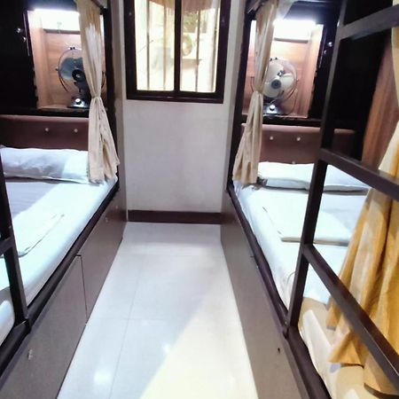 Almas Dormitory 24 Hours Aircondition Bombaim Exterior foto