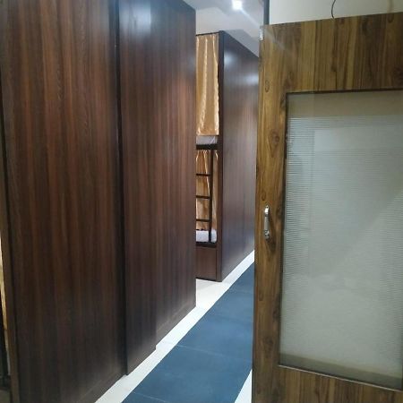 Almas Dormitory 24 Hours Aircondition Bombaim Exterior foto