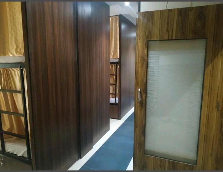 Almas Dormitory 24 Hours Aircondition Bombaim Exterior foto