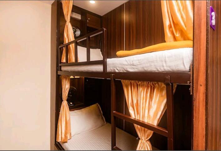 Almas Dormitory 24 Hours Aircondition Bombaim Exterior foto