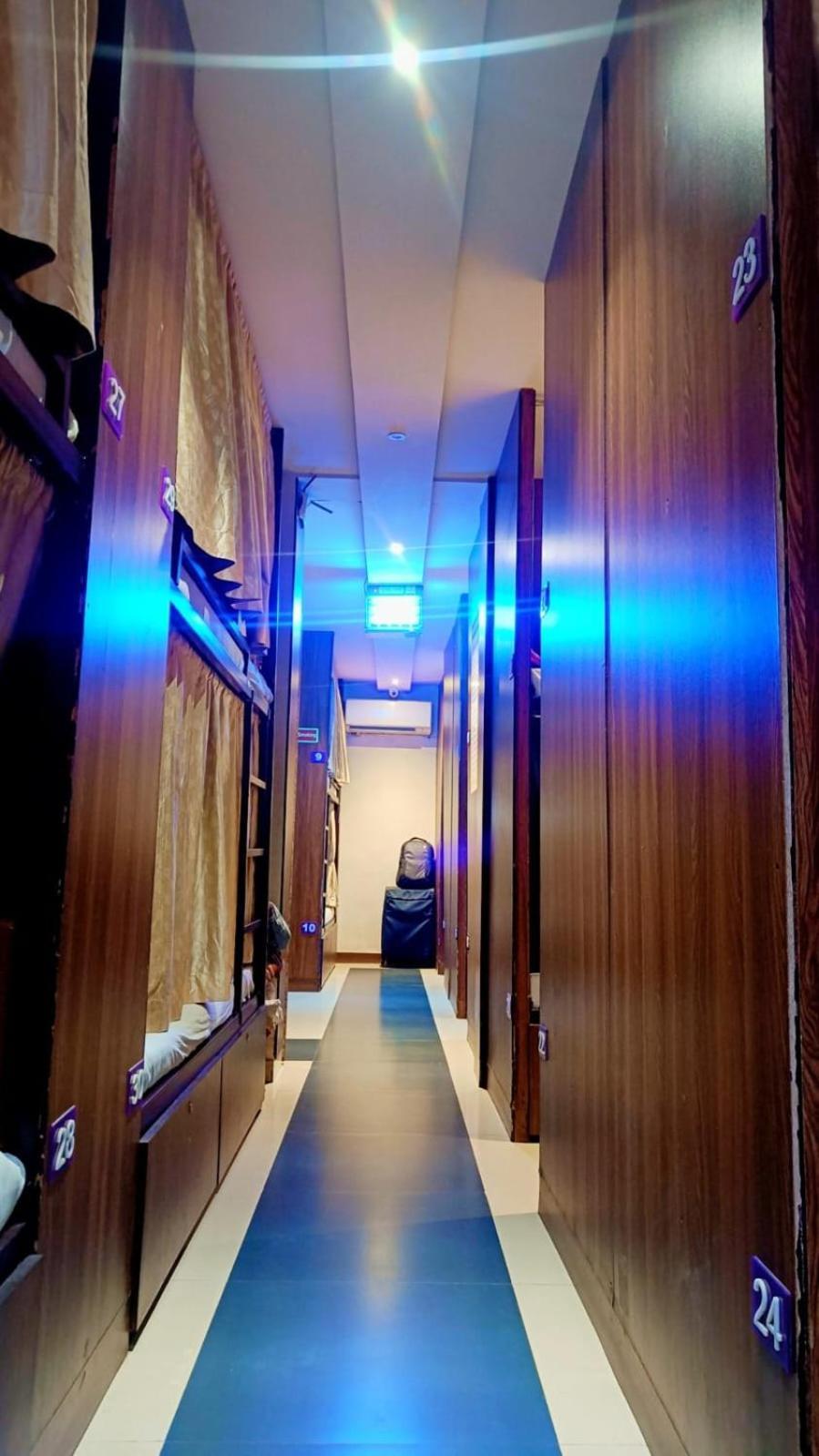 Almas Dormitory 24 Hours Aircondition Bombaim Exterior foto