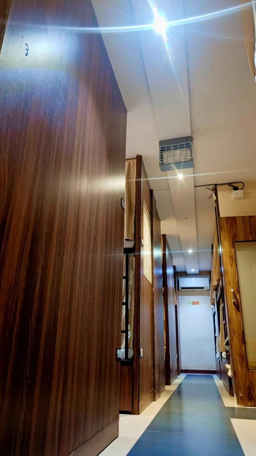 Almas Dormitory 24 Hours Aircondition Bombaim Exterior foto