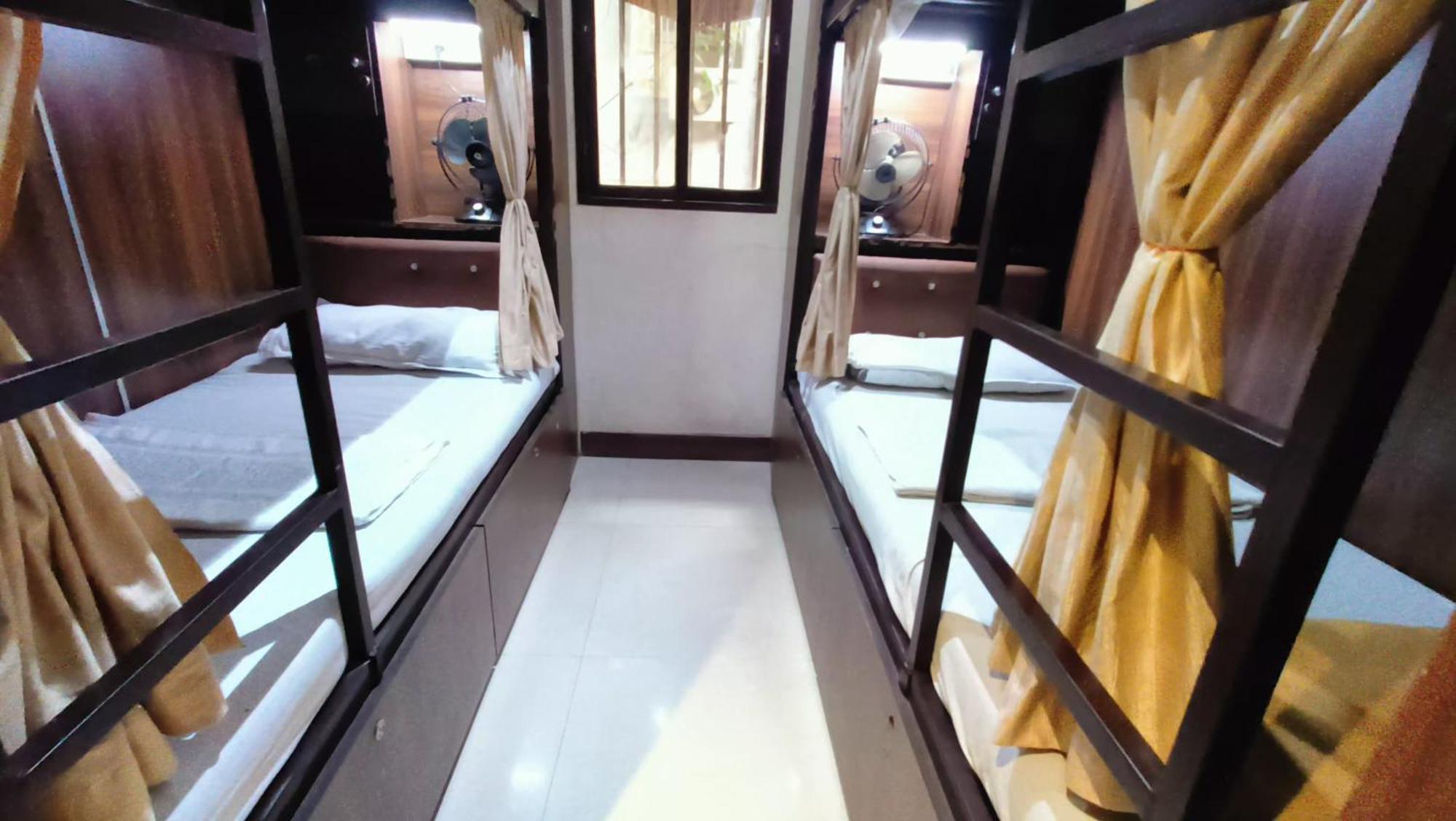 Almas Dormitory 24 Hours Aircondition Bombaim Exterior foto