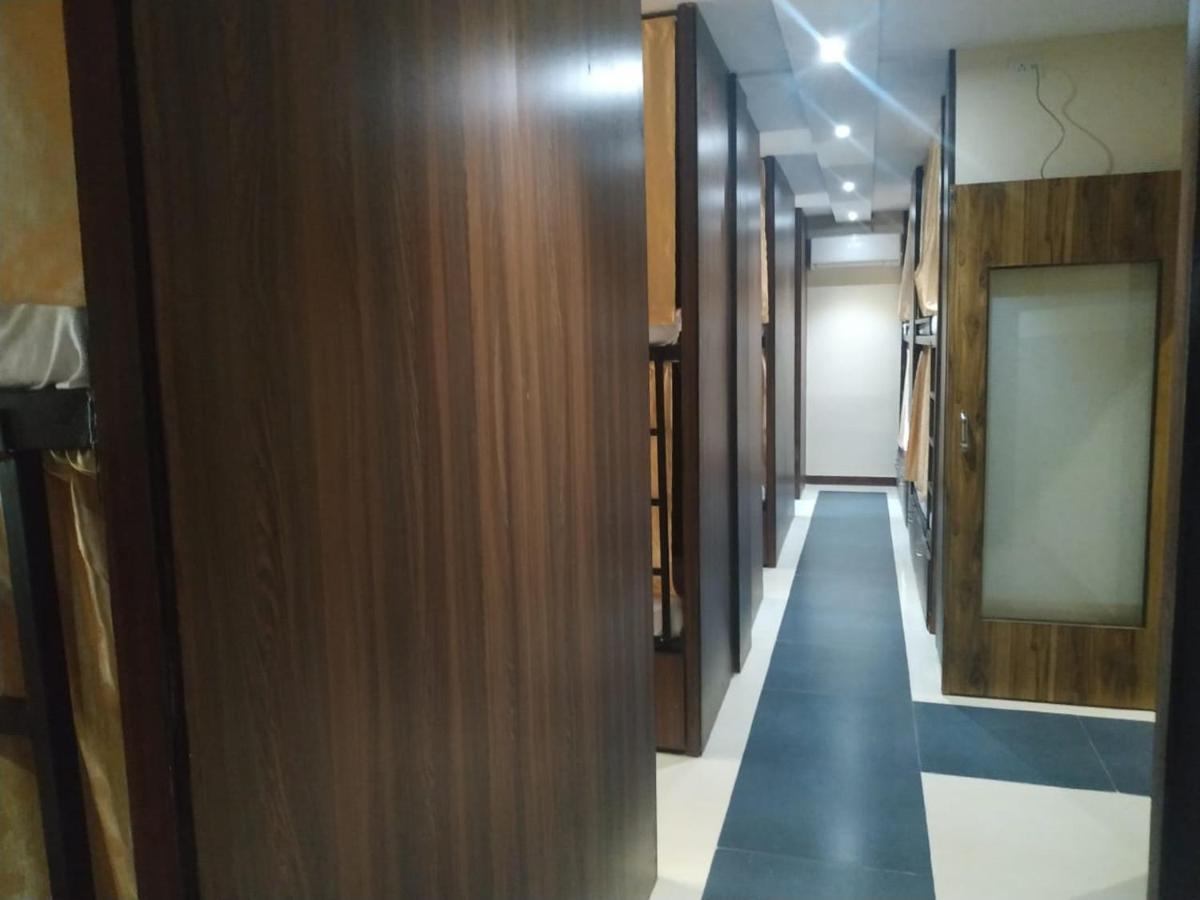 Almas Dormitory 24 Hours Aircondition Bombaim Exterior foto