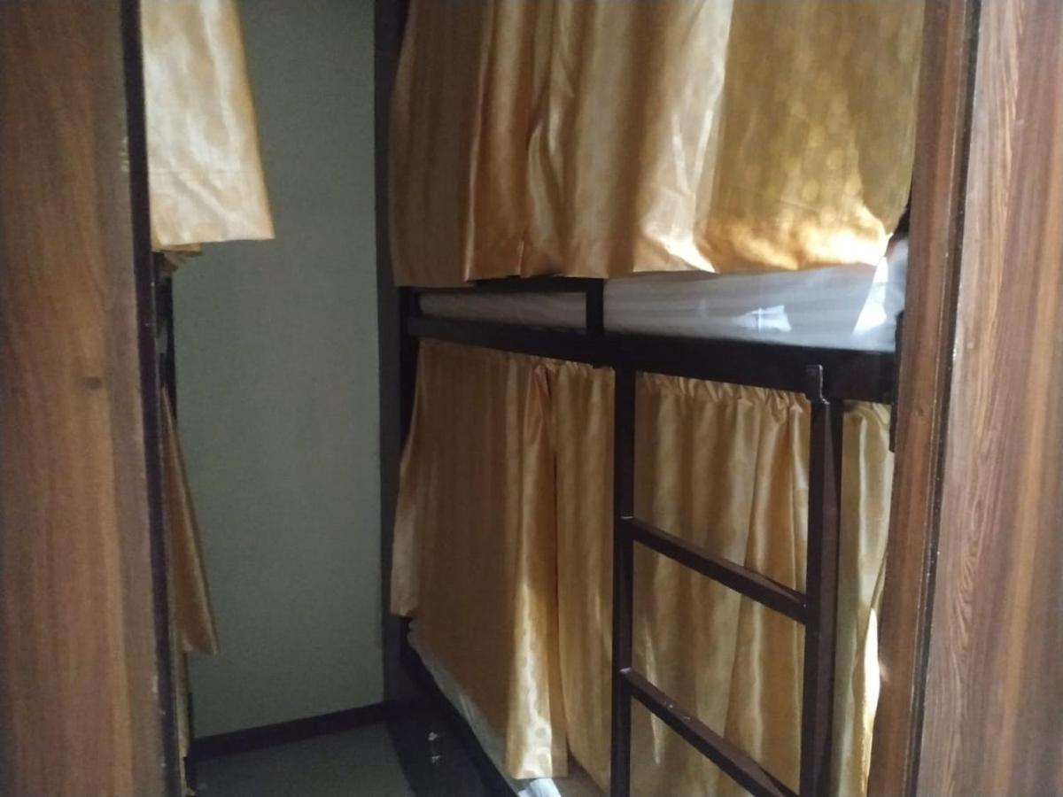 Almas Dormitory 24 Hours Aircondition Bombaim Exterior foto