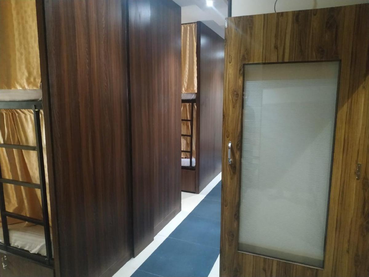 Almas Dormitory 24 Hours Aircondition Bombaim Exterior foto